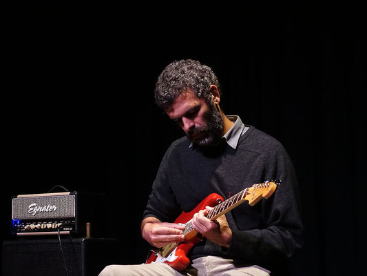 Manuel Mota plays…. solo guitar on #neuguitars #blog